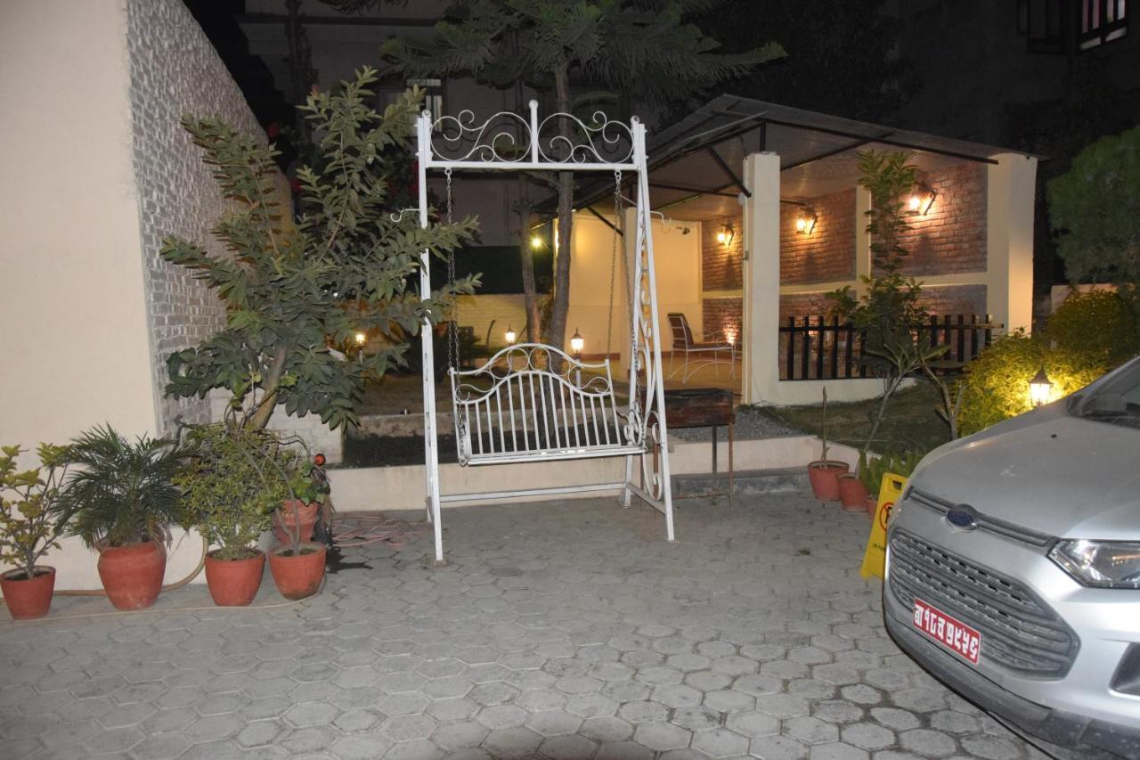 Hotel Siraaj Lalitpur Buitenkant foto